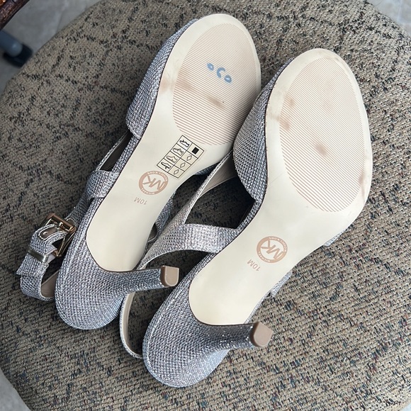 Michael Kors Becky Sandals - Picture 8 of 8